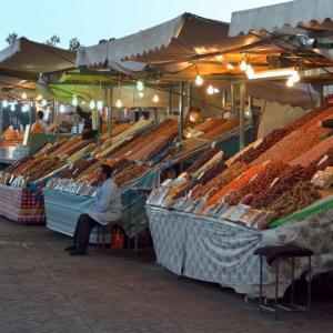 Vendeurs de fruits secs - &copy; Nandy